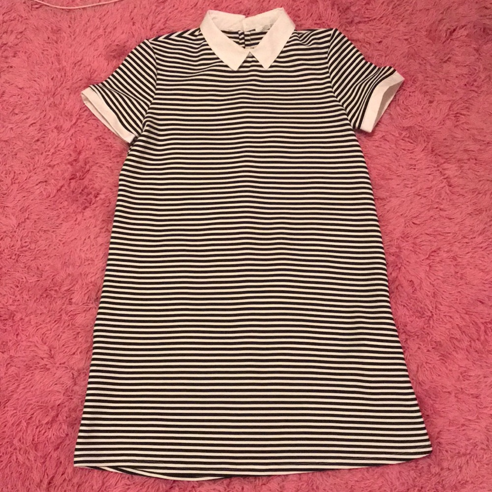 Striped dress with collar